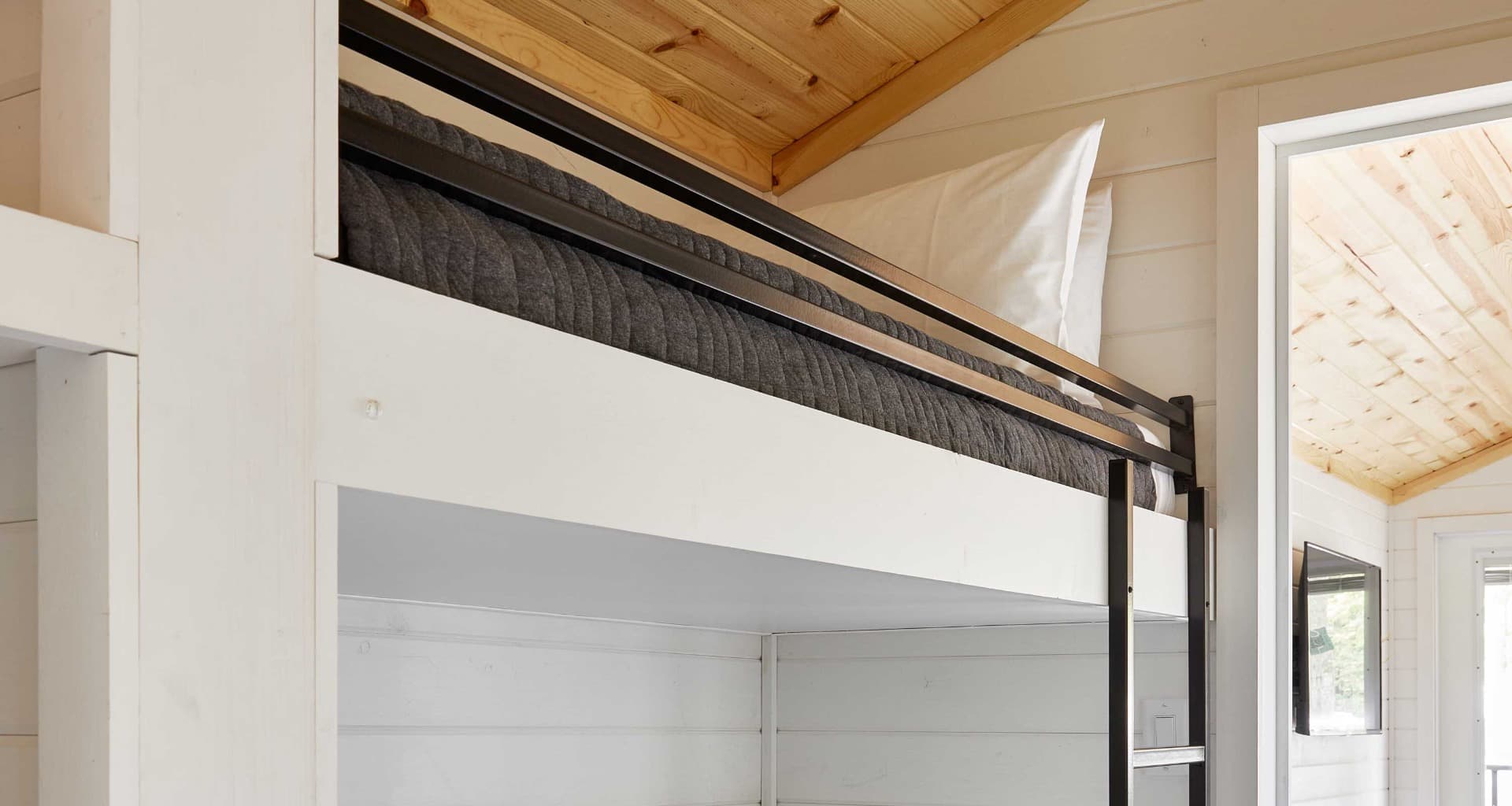 Premium Family Cabin - Photo 4